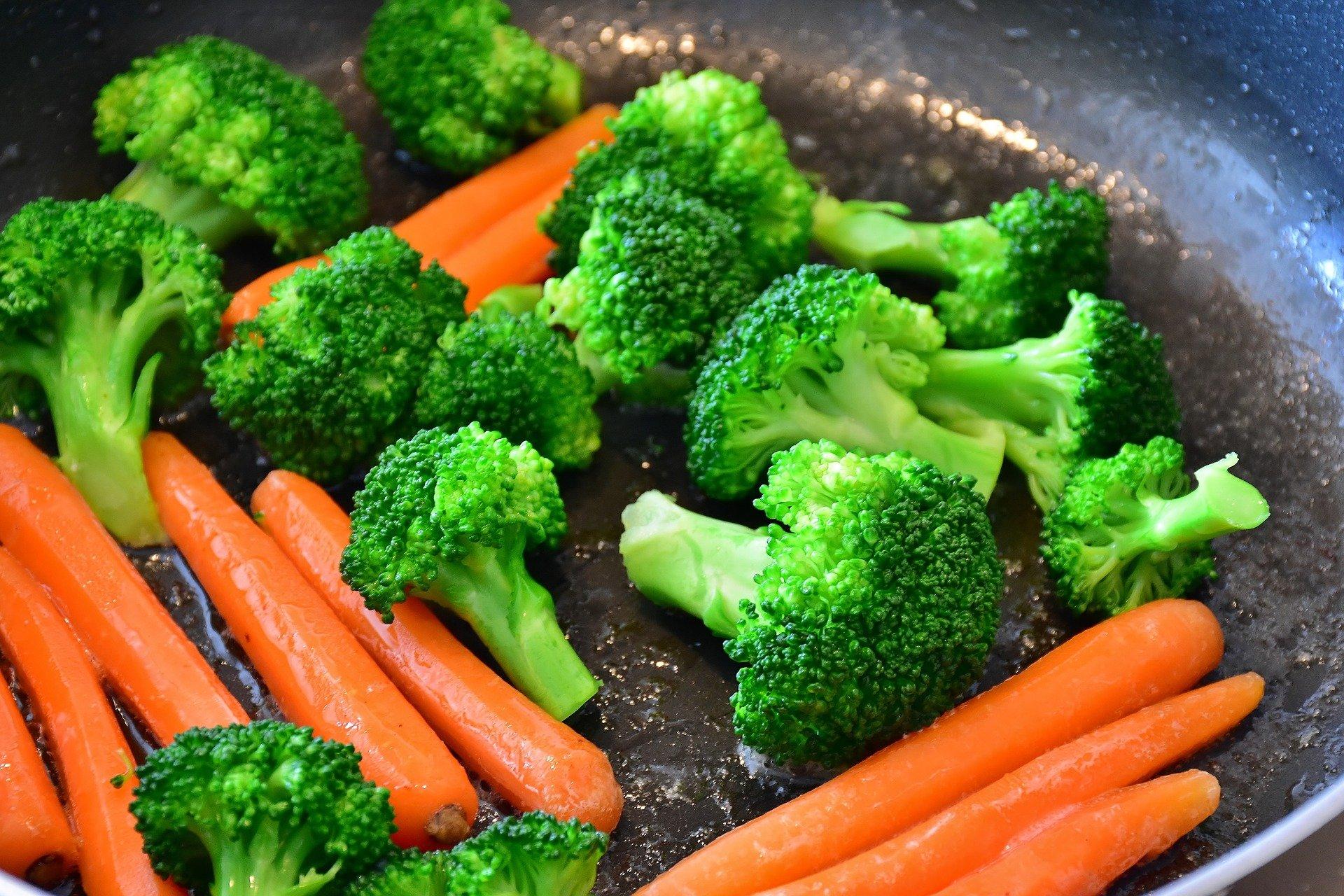 benefits of plant foods-carrots and broccoli in frypan