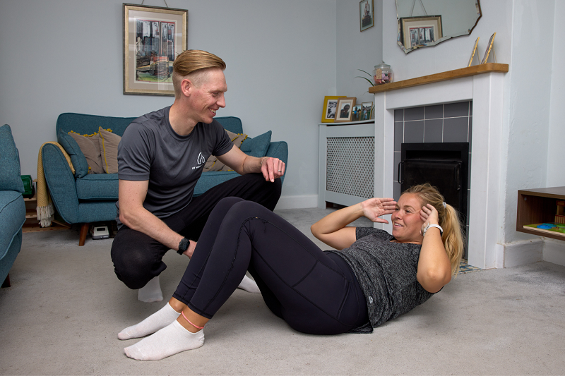Martin shows his client how to make the most of floor crunches